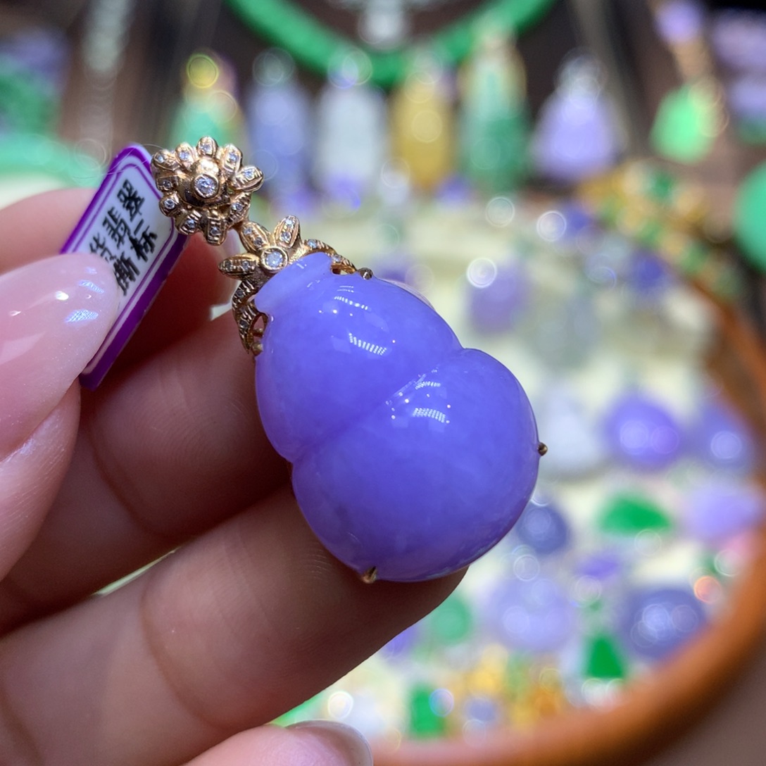翡翠18K金镶嵌颈饰