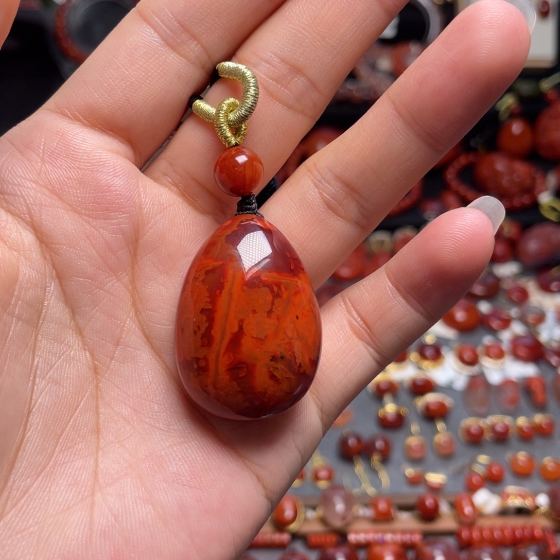 南红玛瑙未镶嵌水滴吊坠