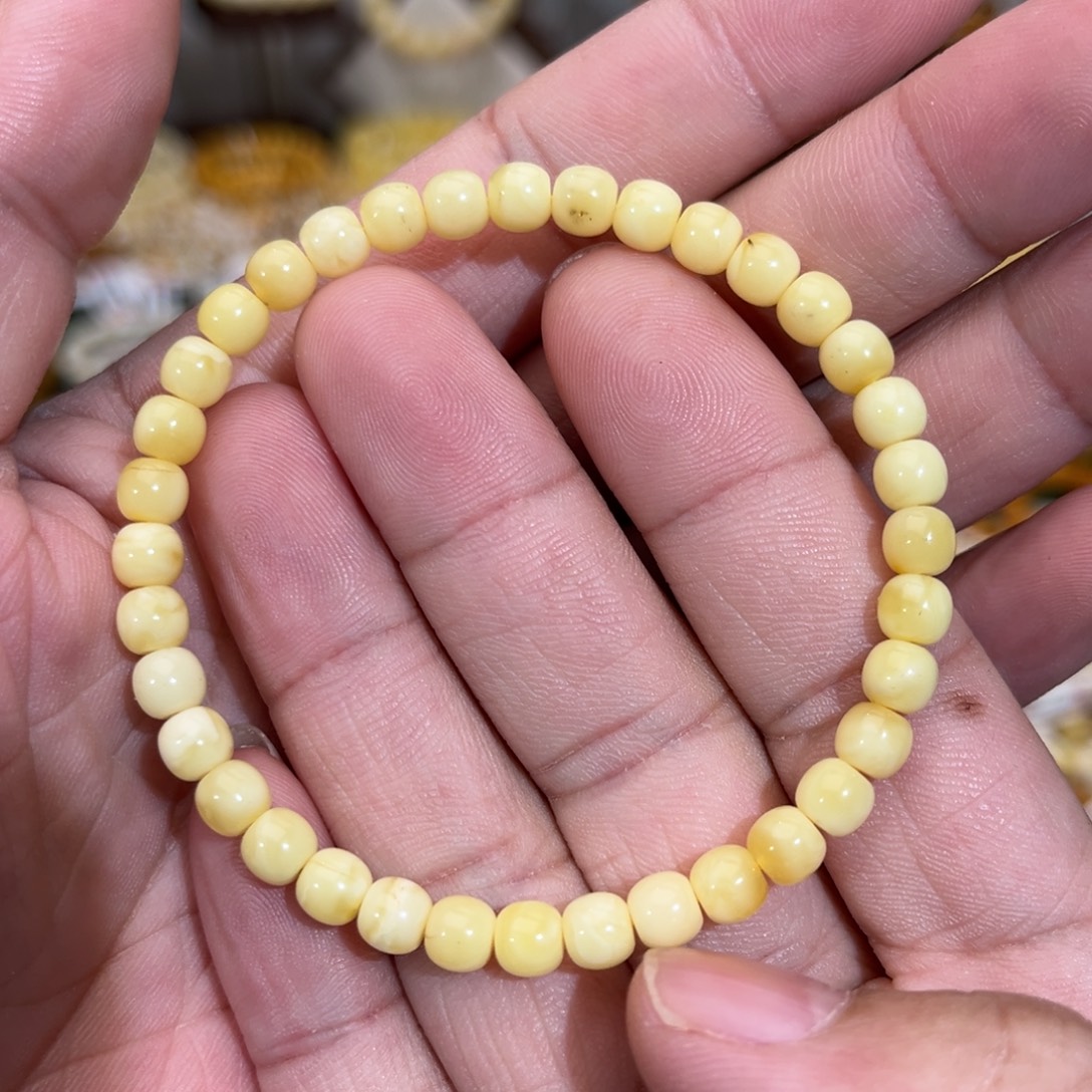 琥珀未镶嵌手链有瑕疵5.5