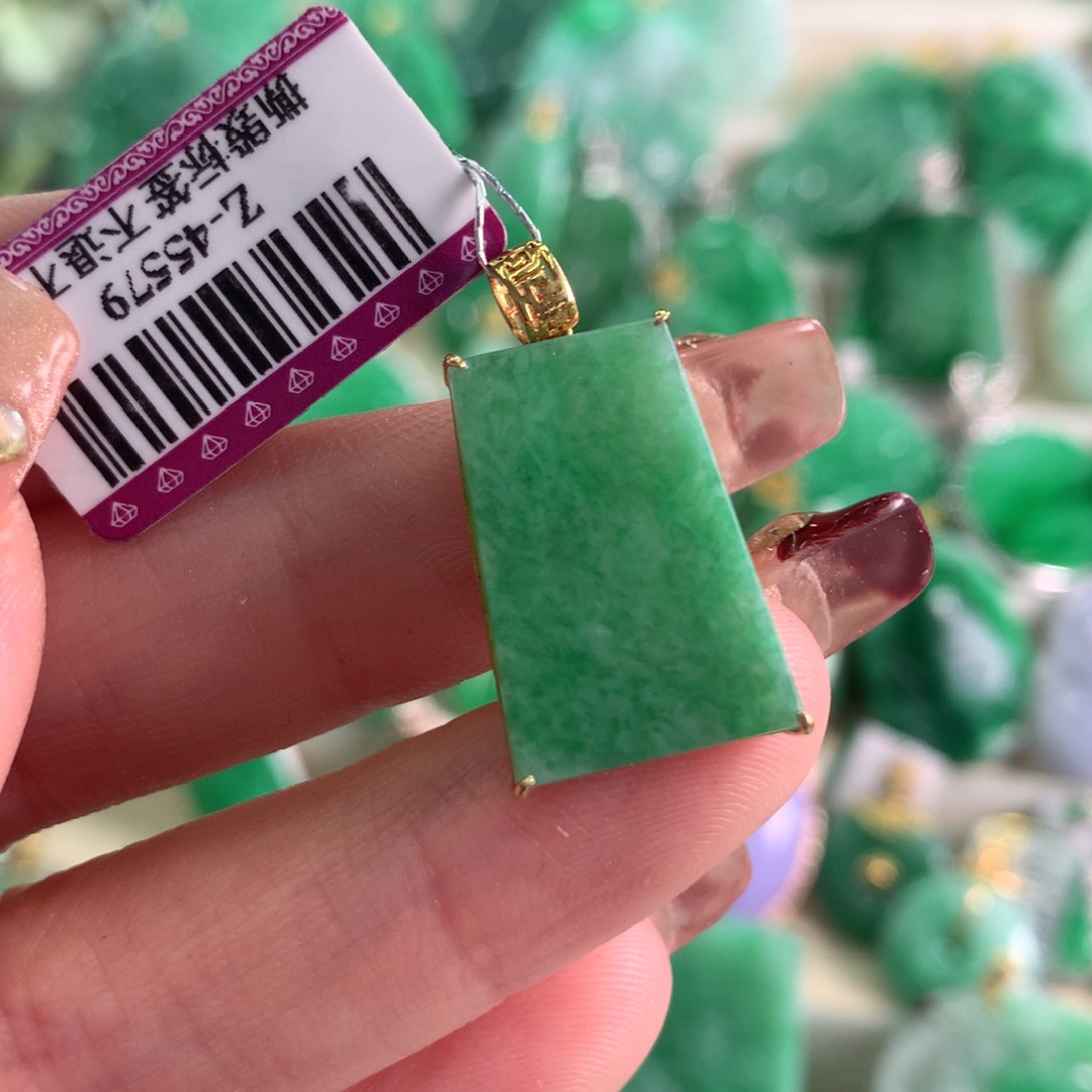 翡翠吊坠(不含链)18K金镶嵌