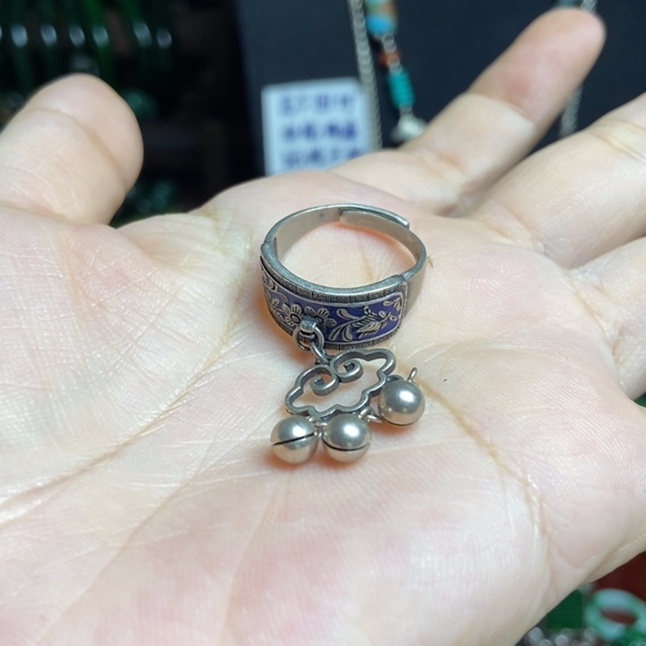 配饰银戒指一枚福利