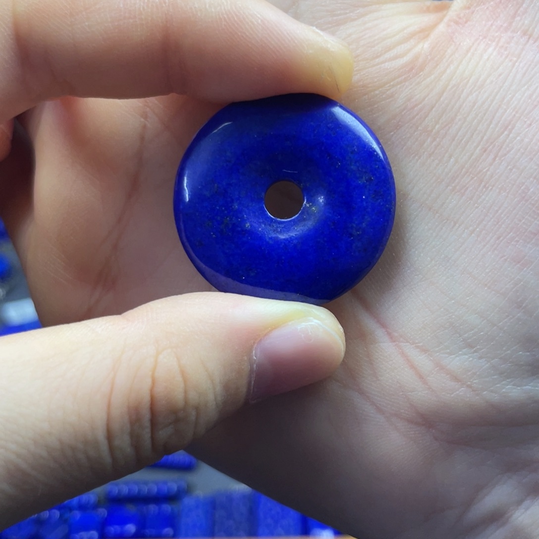 青金石未镶嵌平安扣