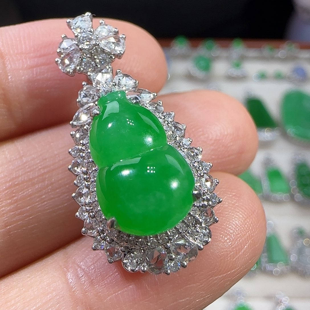 翡翠吊坠(不含链)18K金镶嵌