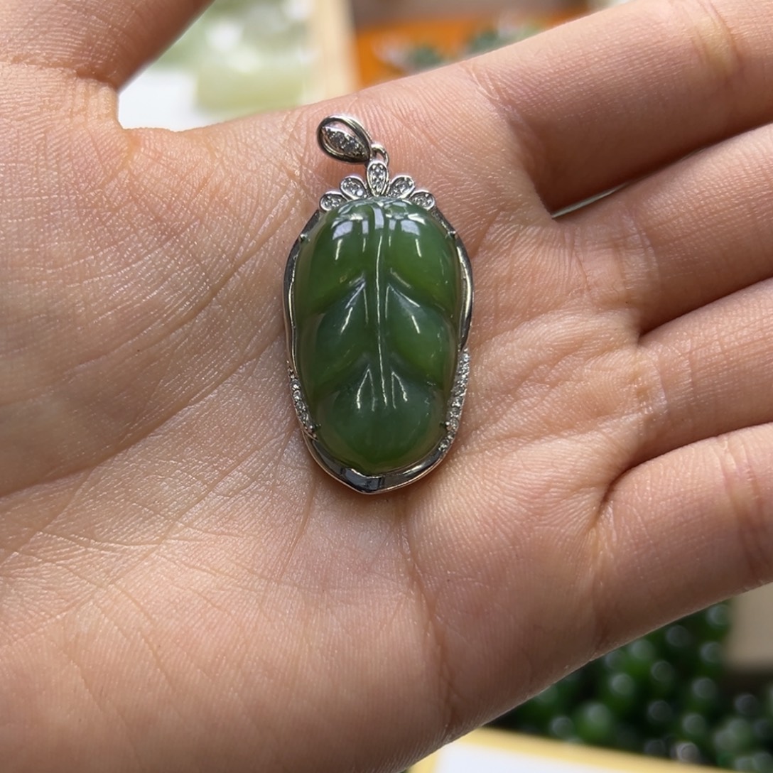 ****。和田玉未镶嵌颈饰