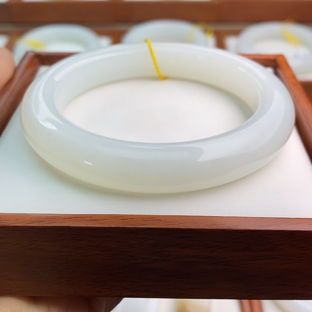 和田玉（白玉）未镶嵌手镯