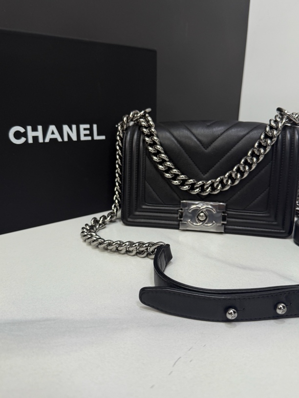 95新 Chanel/香奈儿 黑银v纹Leboy包28开20cm/0295041011