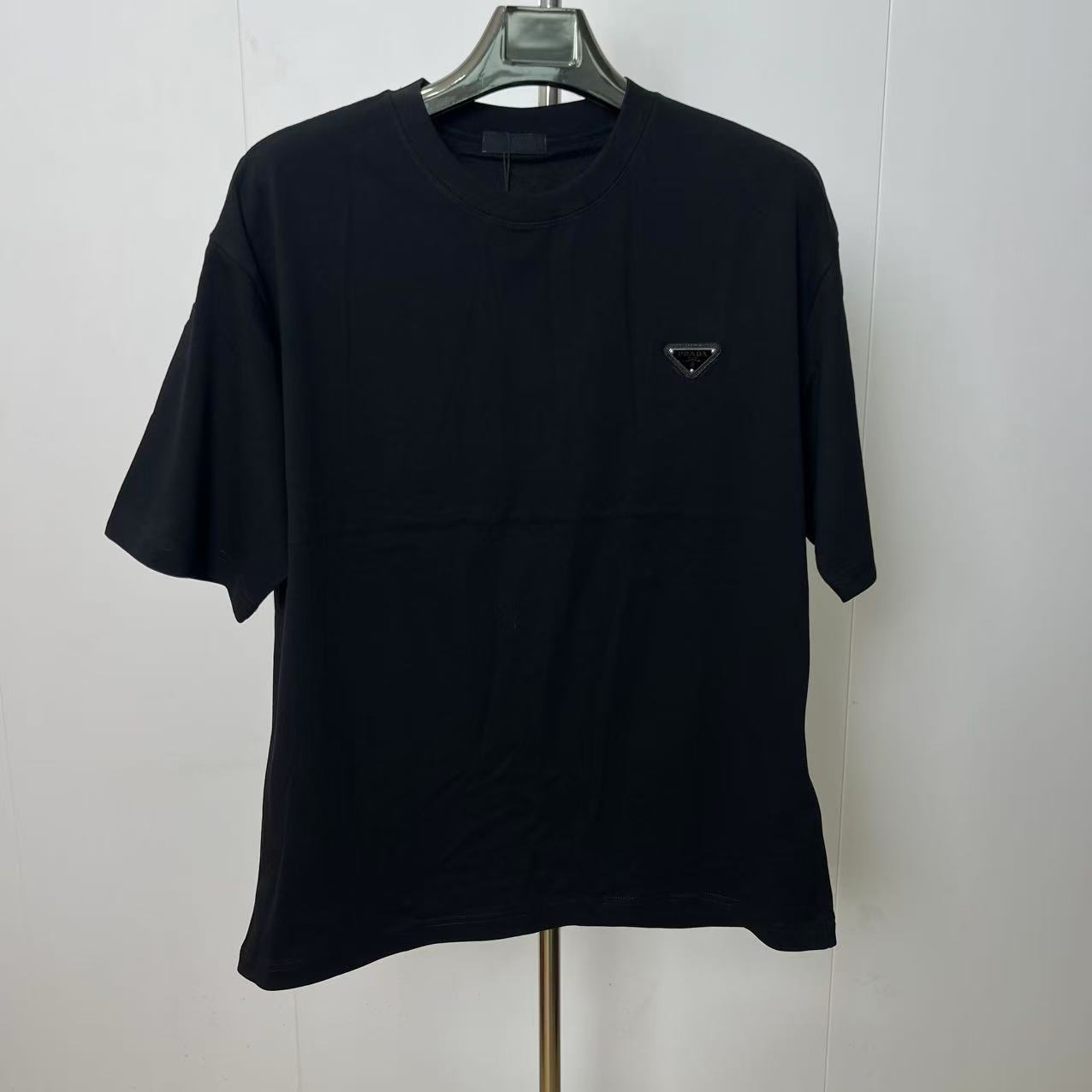 99新 Prada/普拉达 男士金属三角Logo纯棉短袖T恤 xx7021