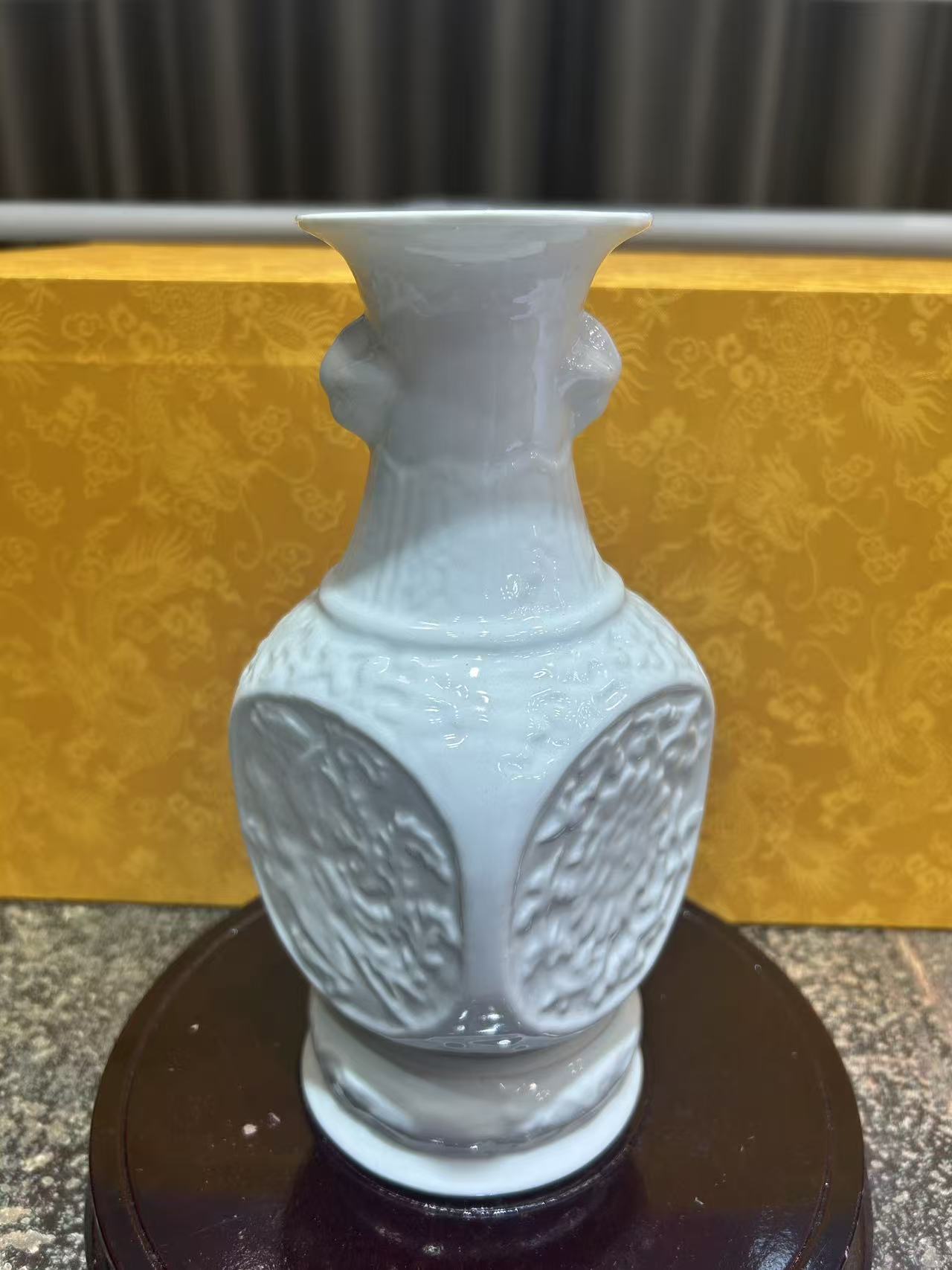 景德镇陶瓷转心四方瓶