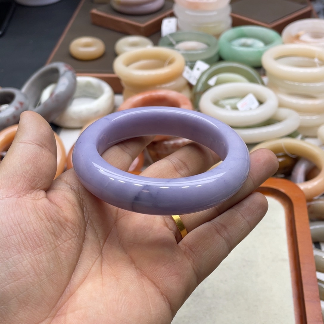 万***石英岩玉未镶嵌手镯