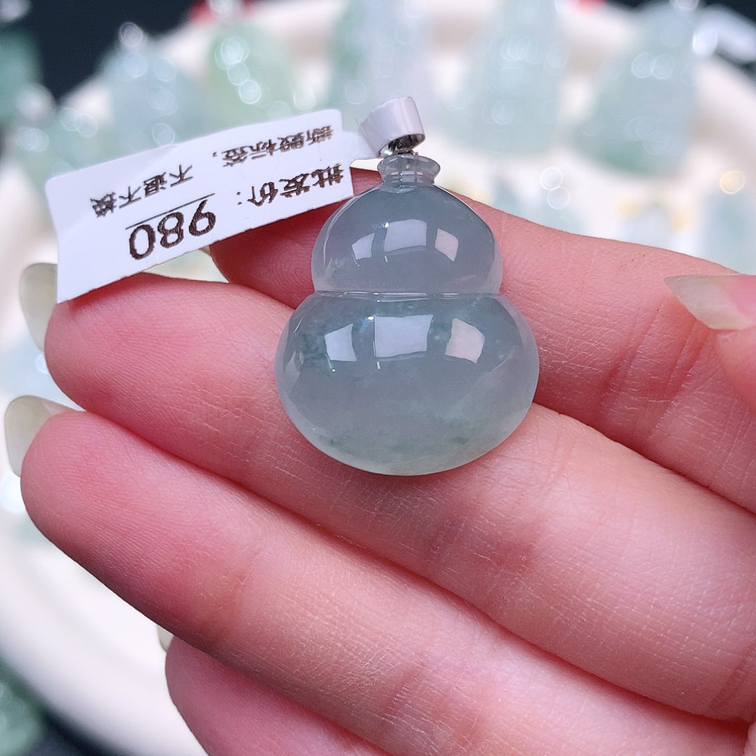 颈饰18K金镶嵌翡翠23.8-19-7.7