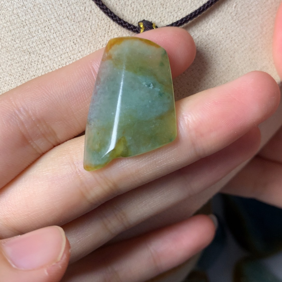 翡翠颈饰未镶嵌吊坠