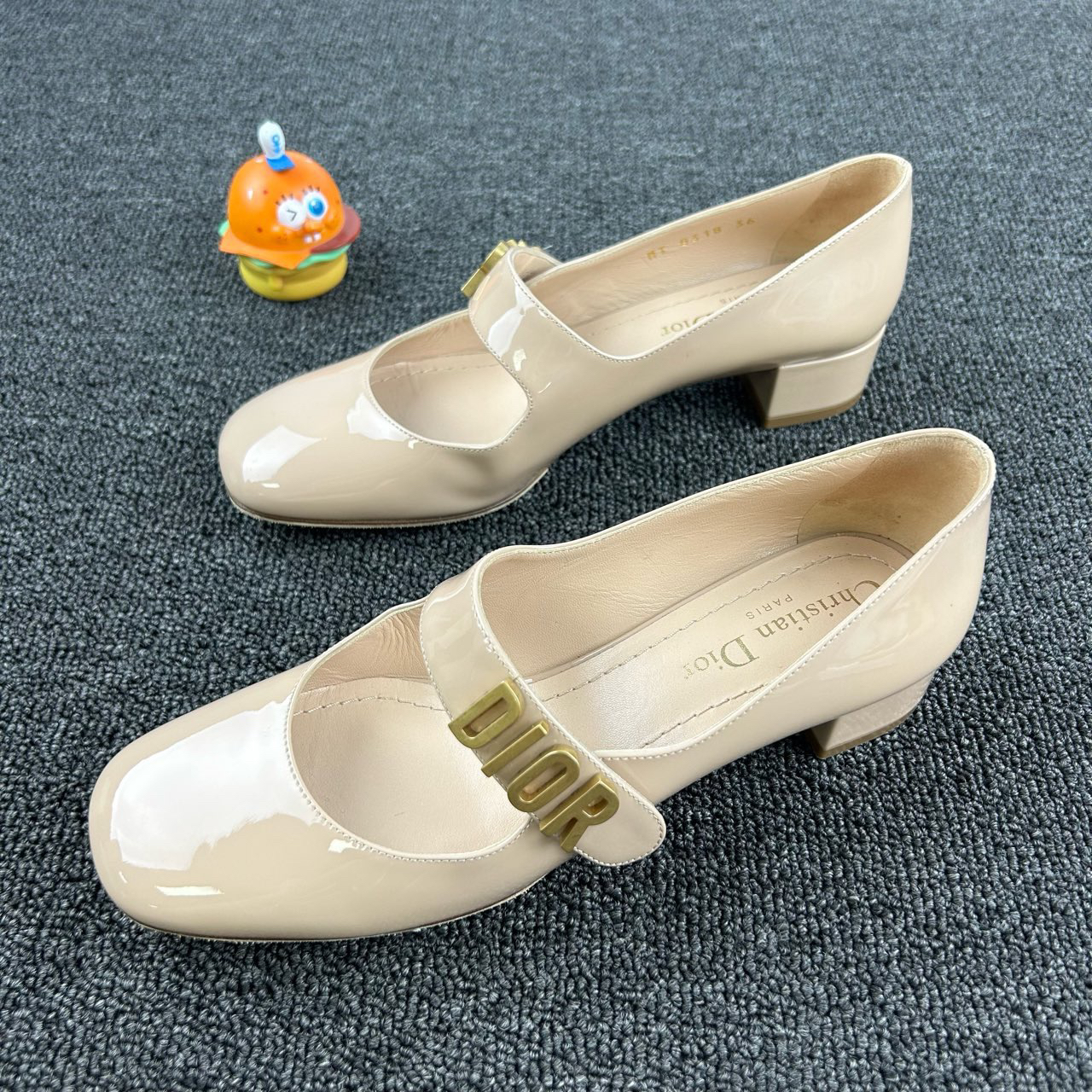 95新 DIOR/迪奥 裸粉玛丽珍鞋 尺码：36码 上脚精致小巧 HB2112