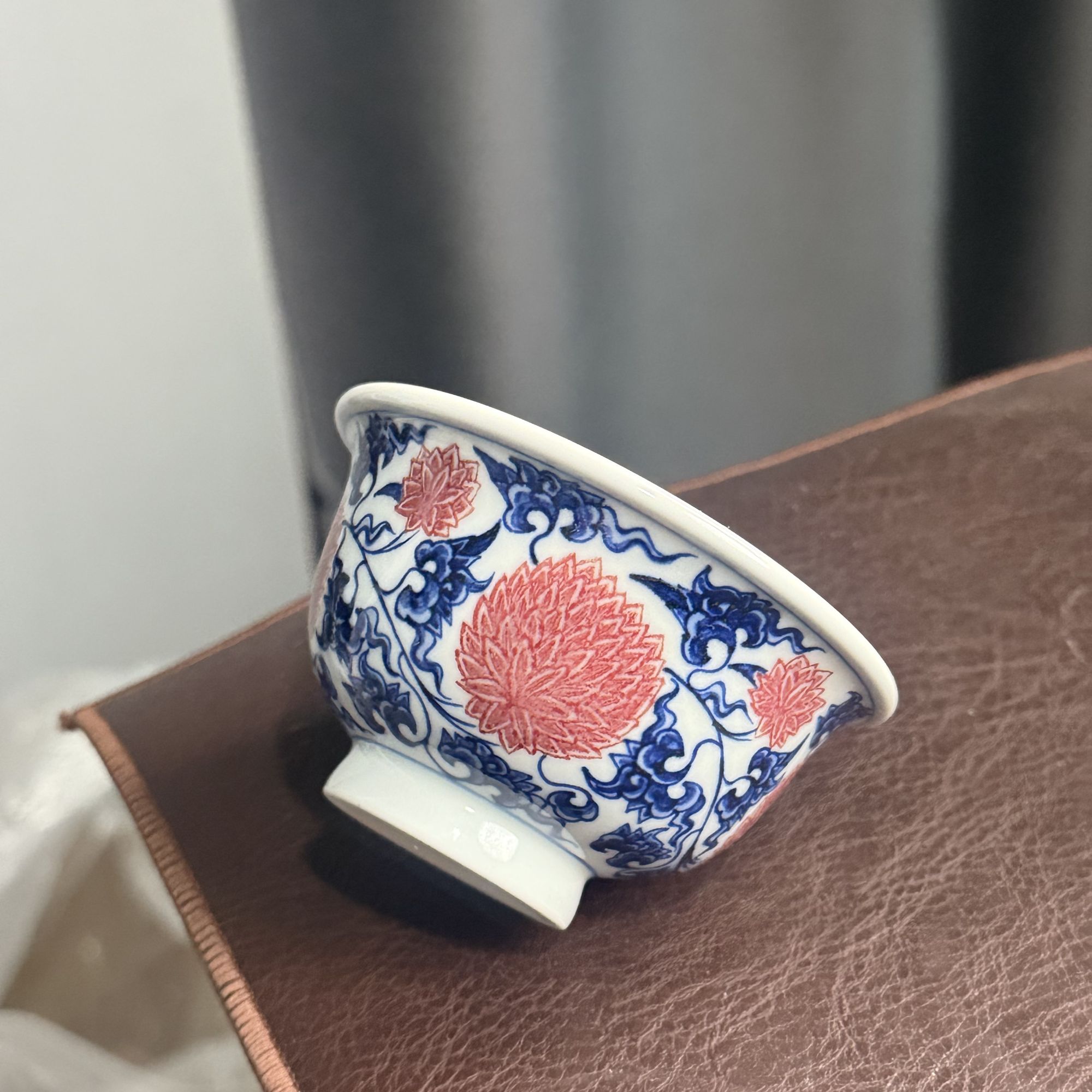 微瑕福利釉里红缠枝压手杯