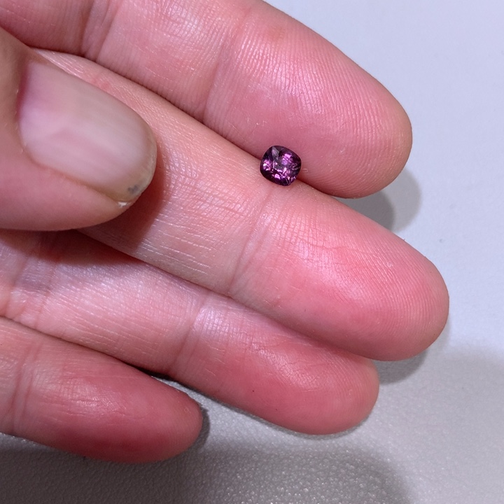 尖晶石裸石未镶嵌无*风裸石55.5分