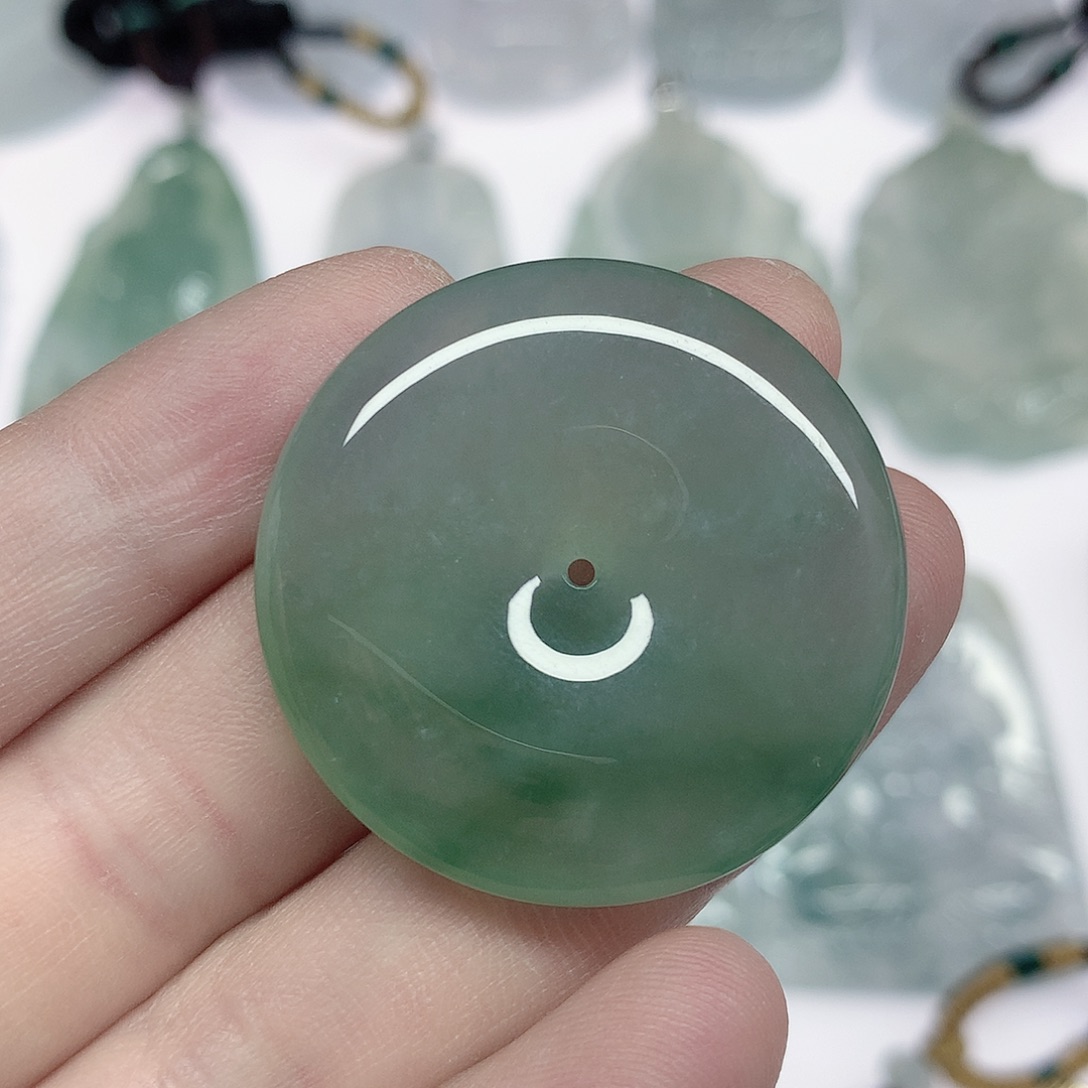 8***叔翡翠未镶嵌颈饰平安扣