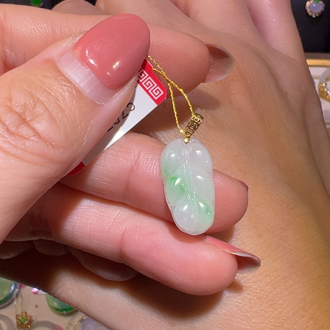 翡翠颈饰18K金镶嵌吊坠