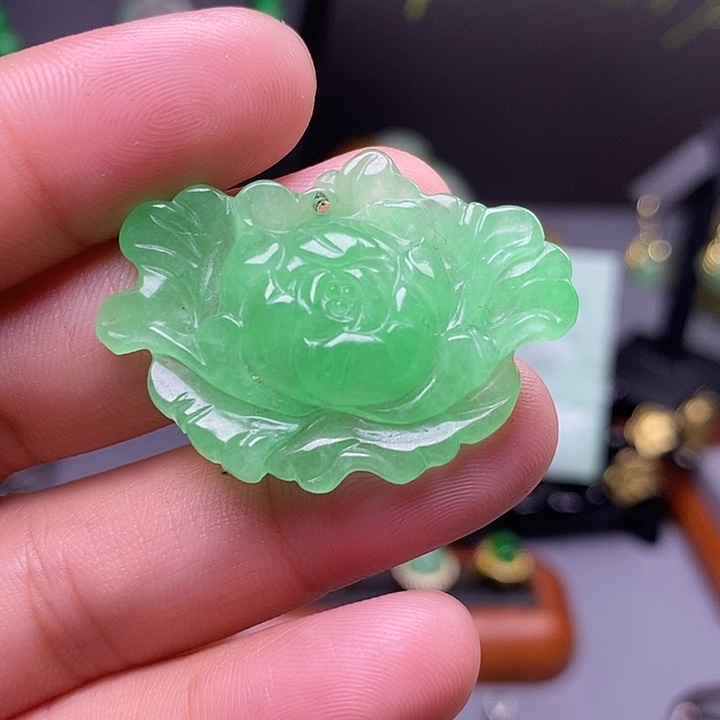 翡翠未镶嵌吊坠(赠链)