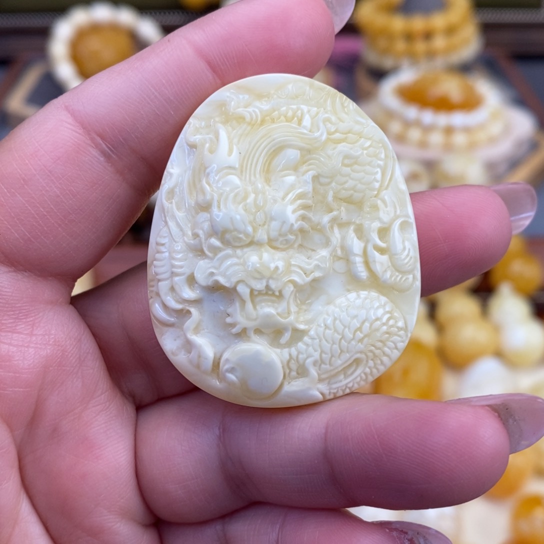 【闪购商品】蜜蜡裸石未镶嵌龙牌