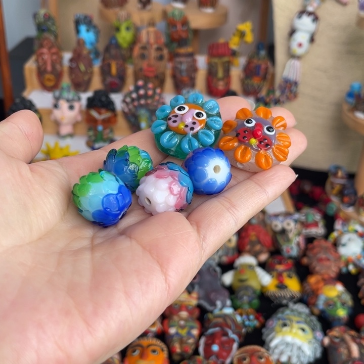 小配件狮子2只，莲花珠4颗