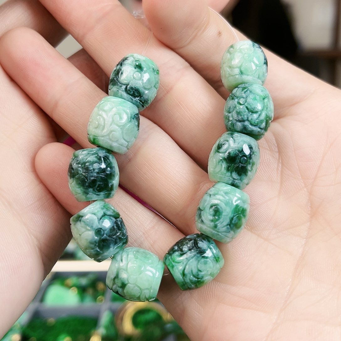 翡翠颈饰未镶嵌吊坠