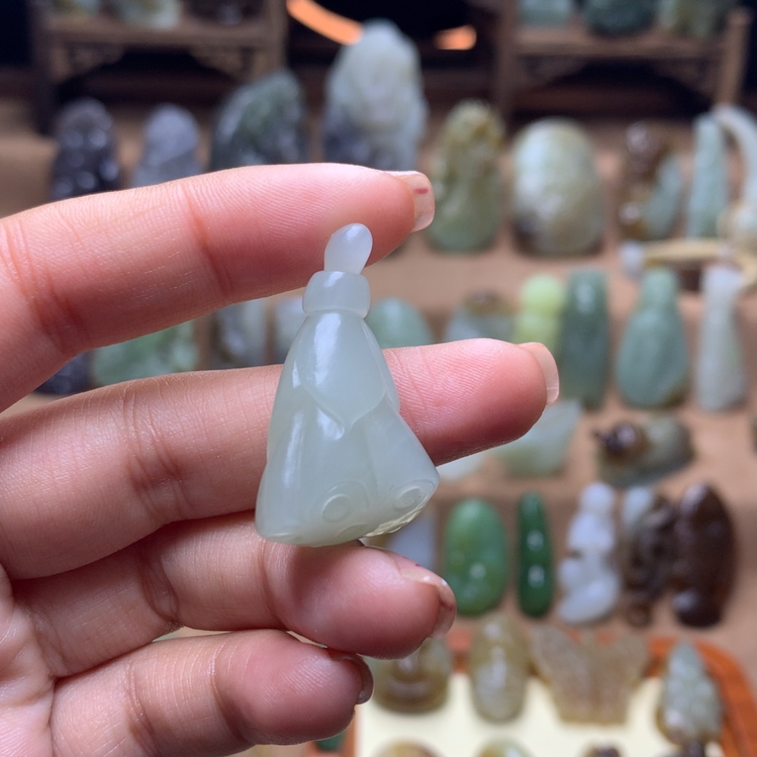 和田玉挂件未镶嵌妙*?