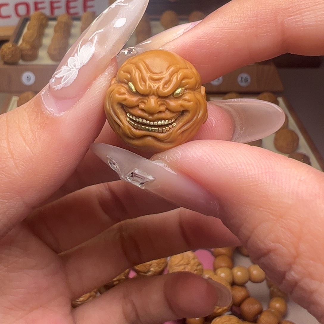 文玩核桃把件镶嵌款坏笑18左右尺寸全品有正常封口线