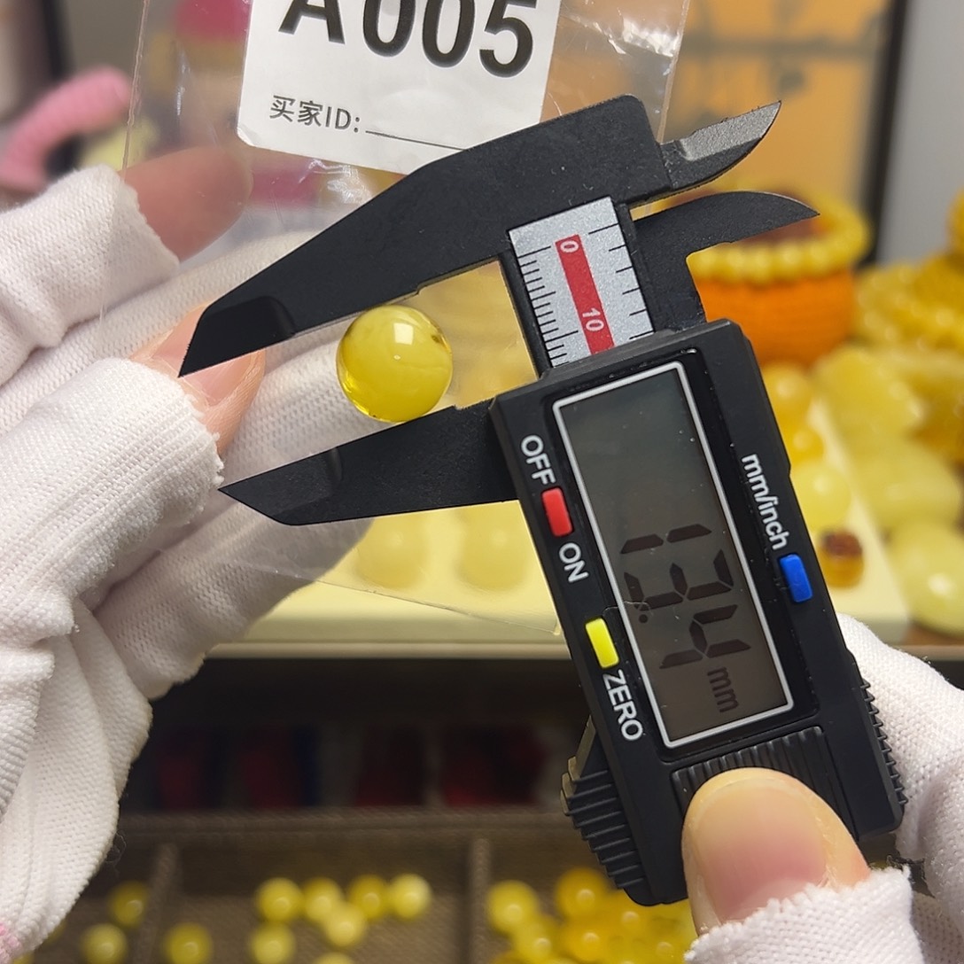 琥珀未镶嵌裸石13.4mm微瑕