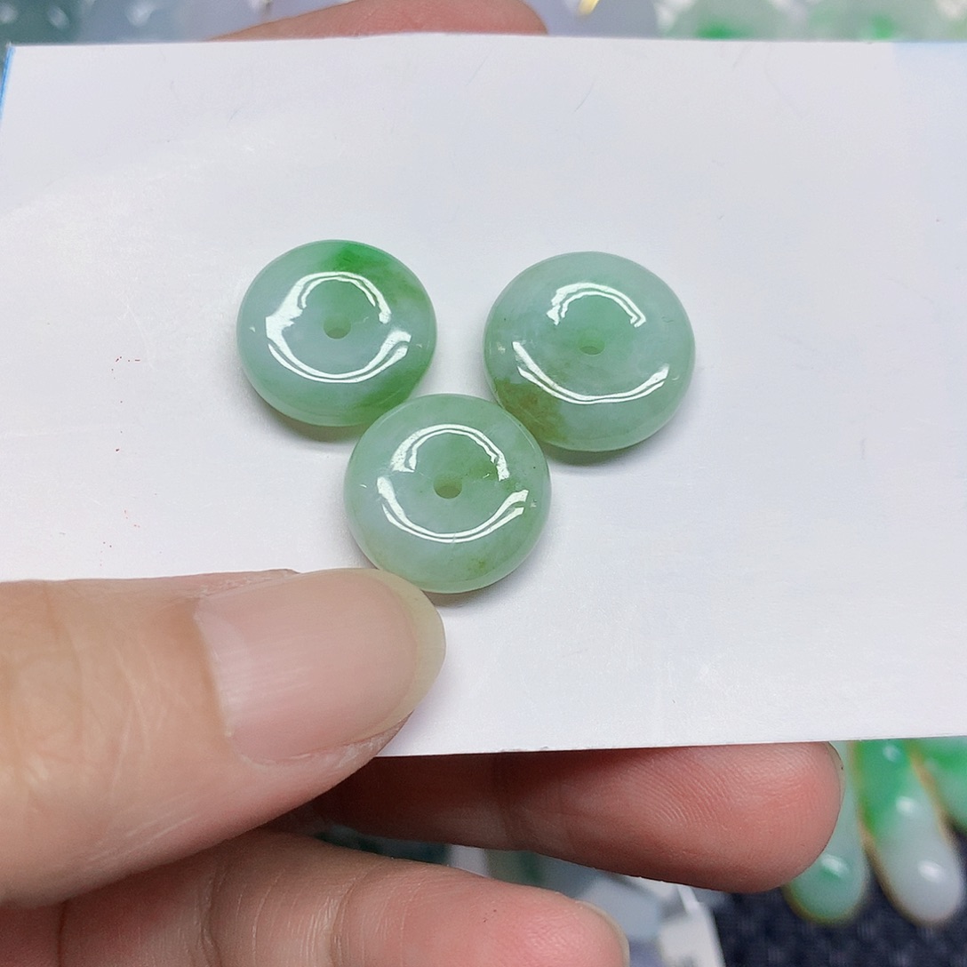 颈饰未镶嵌翡翠平安扣