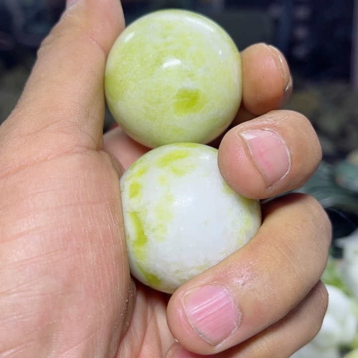 蛇纹石玉玉球未镶嵌