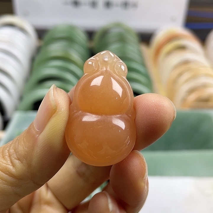 石英质玉（金丝玉）未镶嵌颈饰