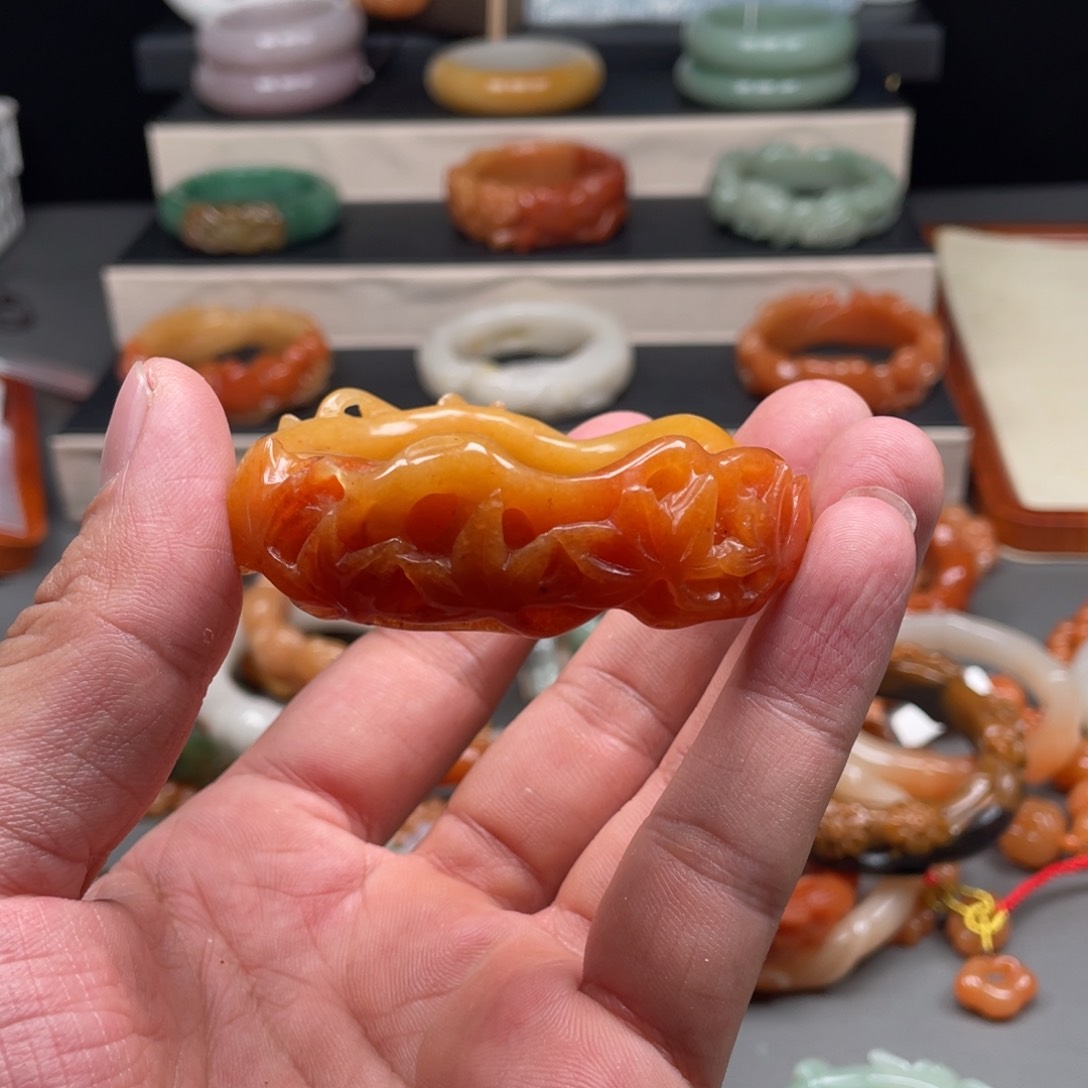 石英质玉手镯未镶嵌