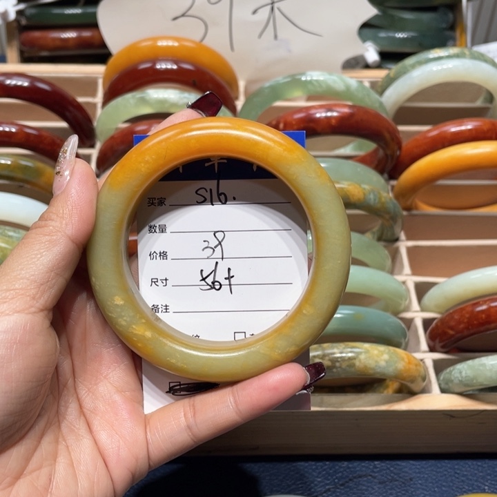 蛇纹石玉手镯未镶嵌邢****