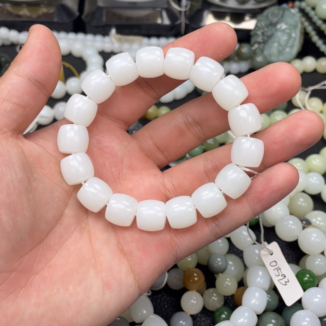 盯***赴和田玉未镶嵌手链