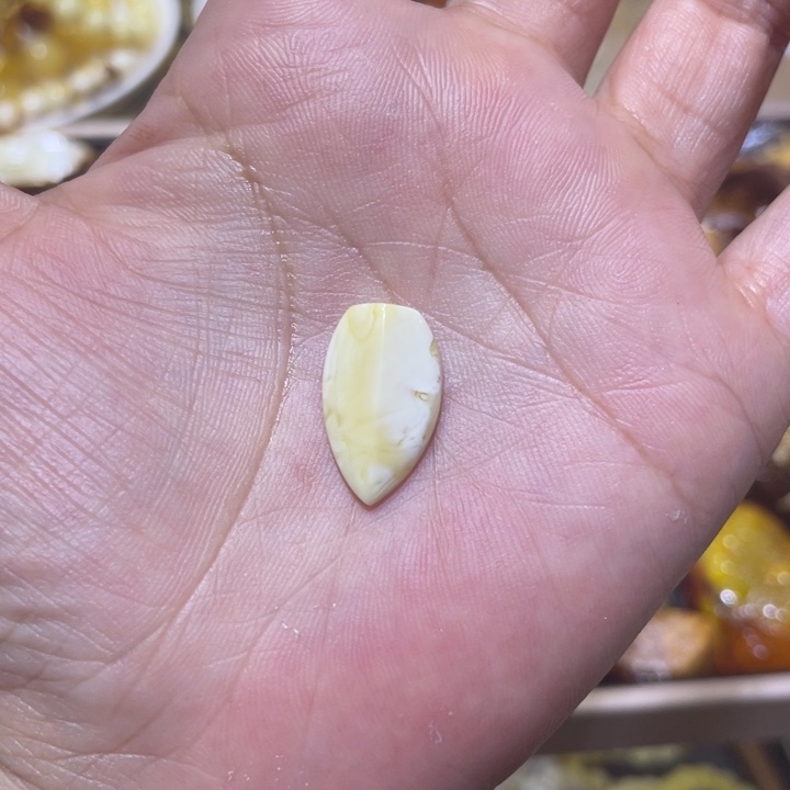 琥珀未镶嵌吊坠(不含链)盾牌