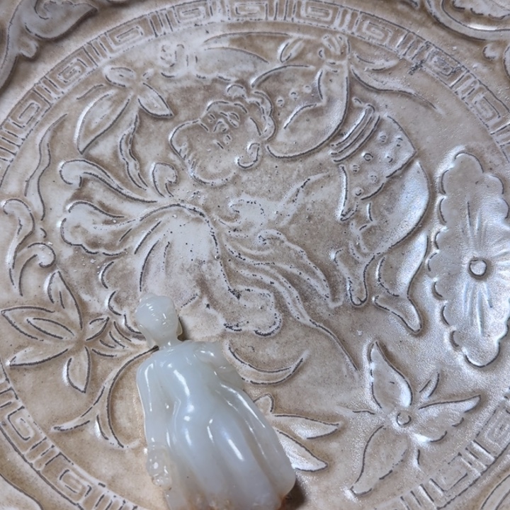 凡***庸瓷片刻花瓷盘111111