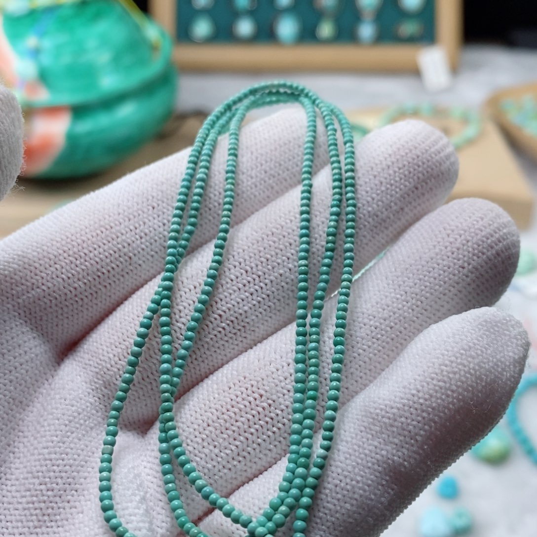 绿松石颈饰未镶嵌