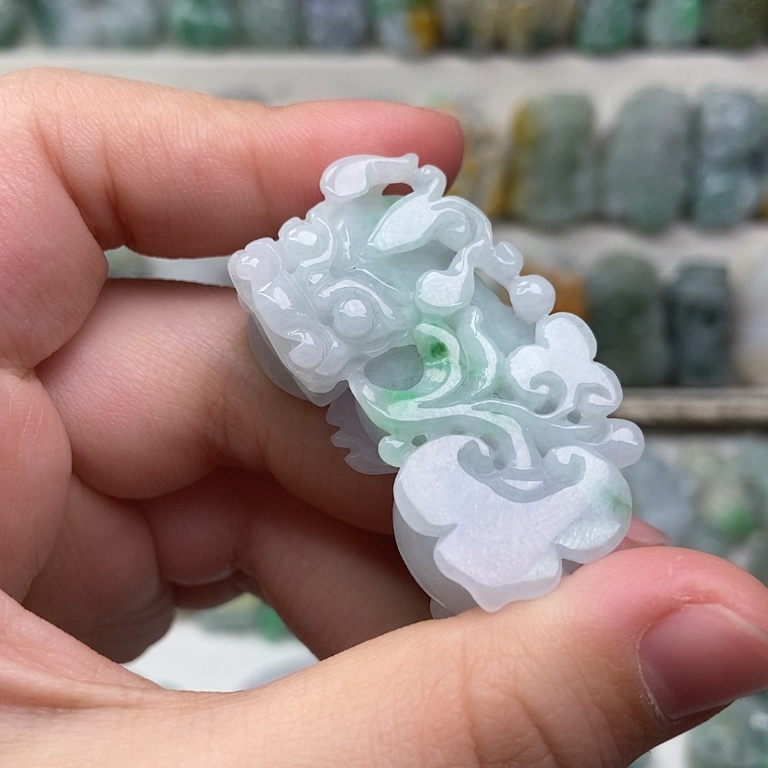 翡翠未镶嵌吊坠(赠链)