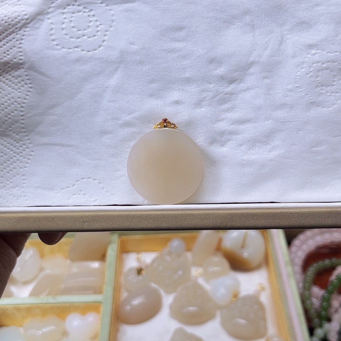 和田玉18K金镶嵌吊坠(不含链)