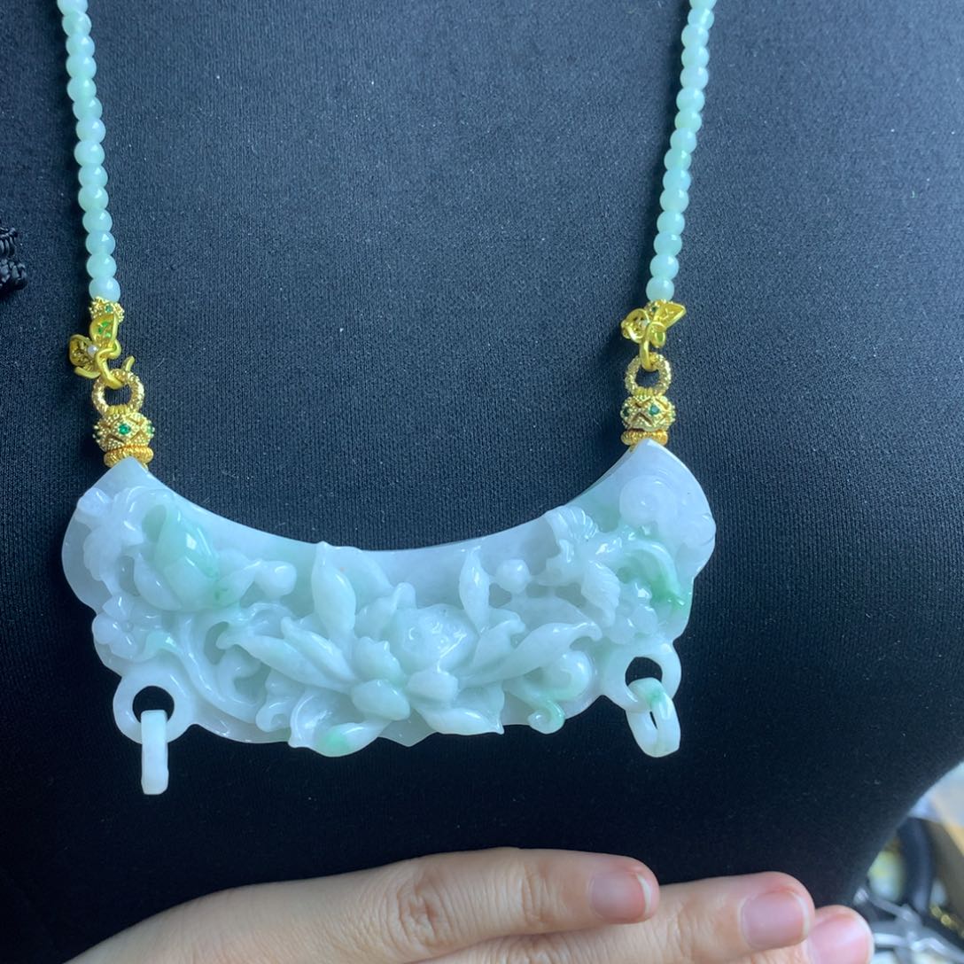 翡翠颈饰未镶嵌翡翠