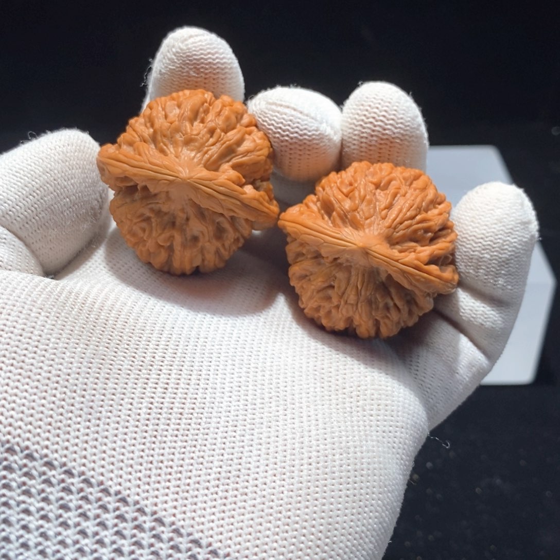 明***好文玩核桃把件A0247莲花40（修）