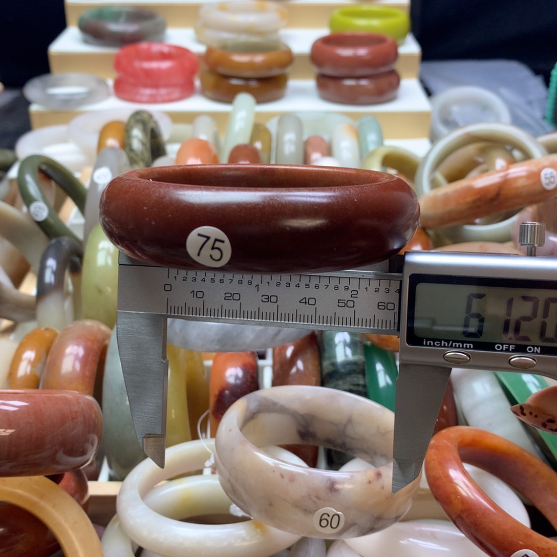 石英质玉手镯未镶嵌