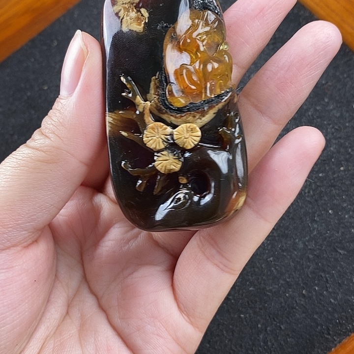 琥珀未镶嵌珠宝奇石