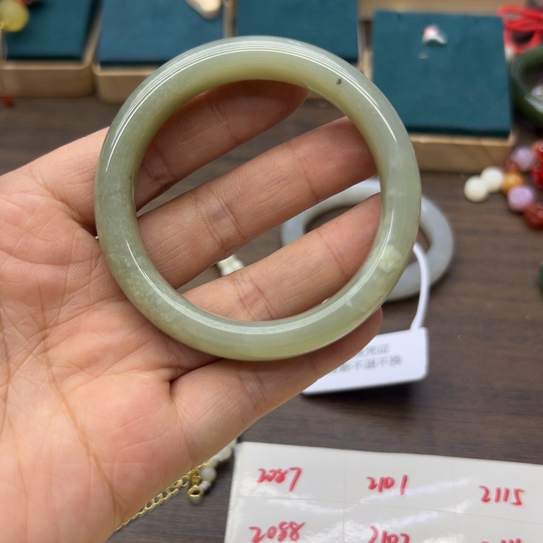 和田玉未镶嵌手镯54.6圈围2051