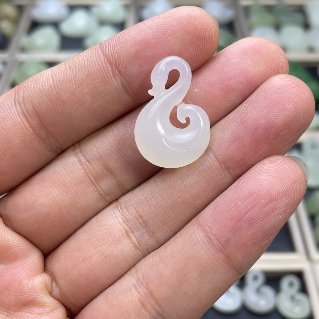 和田玉颈饰未镶嵌小天鹅吊坠