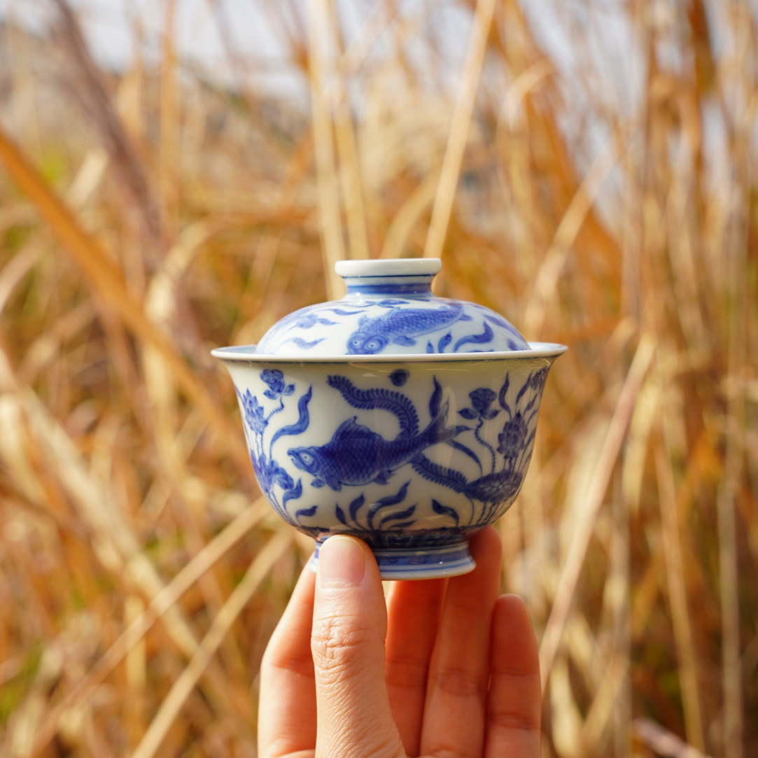 源明青忆鱼藻纹盖碗
