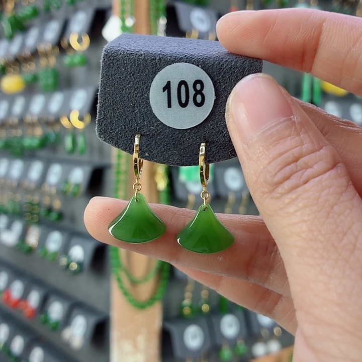 和田玉18K金镶嵌耳饰