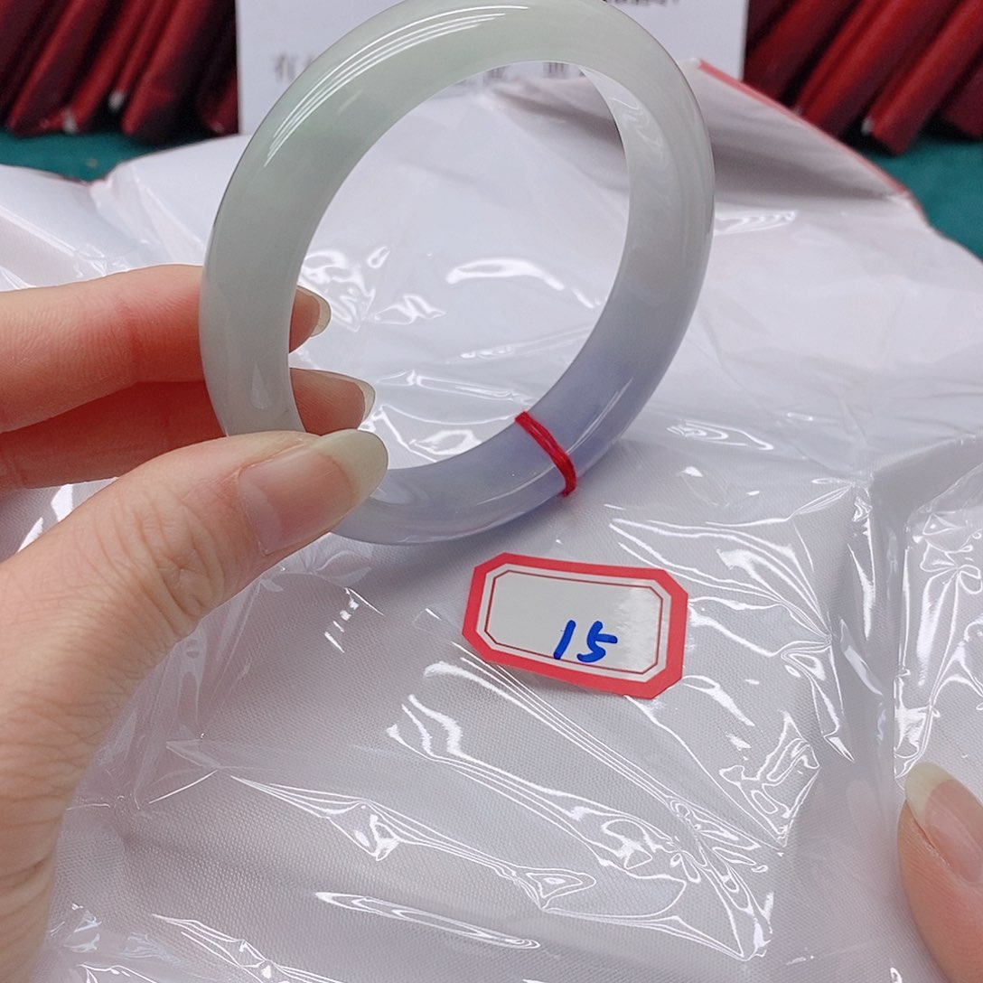 翡翠手镯未镶嵌白**?15555555555