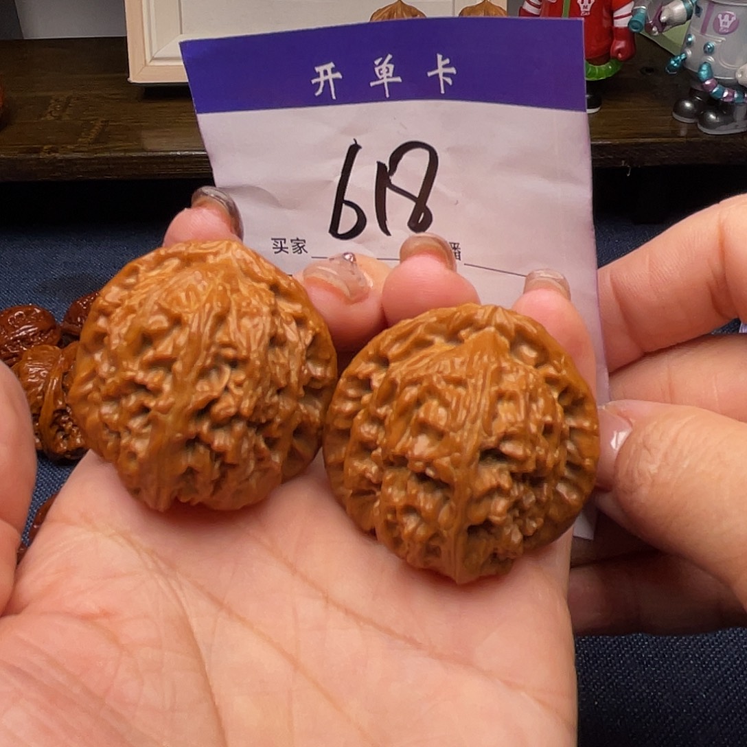 文玩核桃吊坠白狮子38