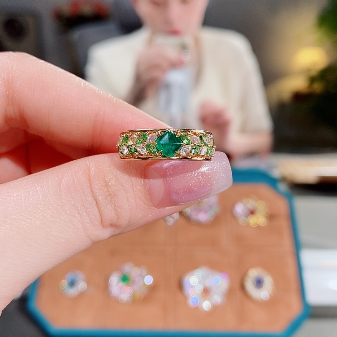 祖母绿戒指18K金镶嵌0.5ct