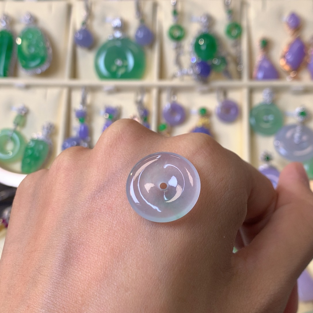 翡翠颈饰未镶嵌裸石